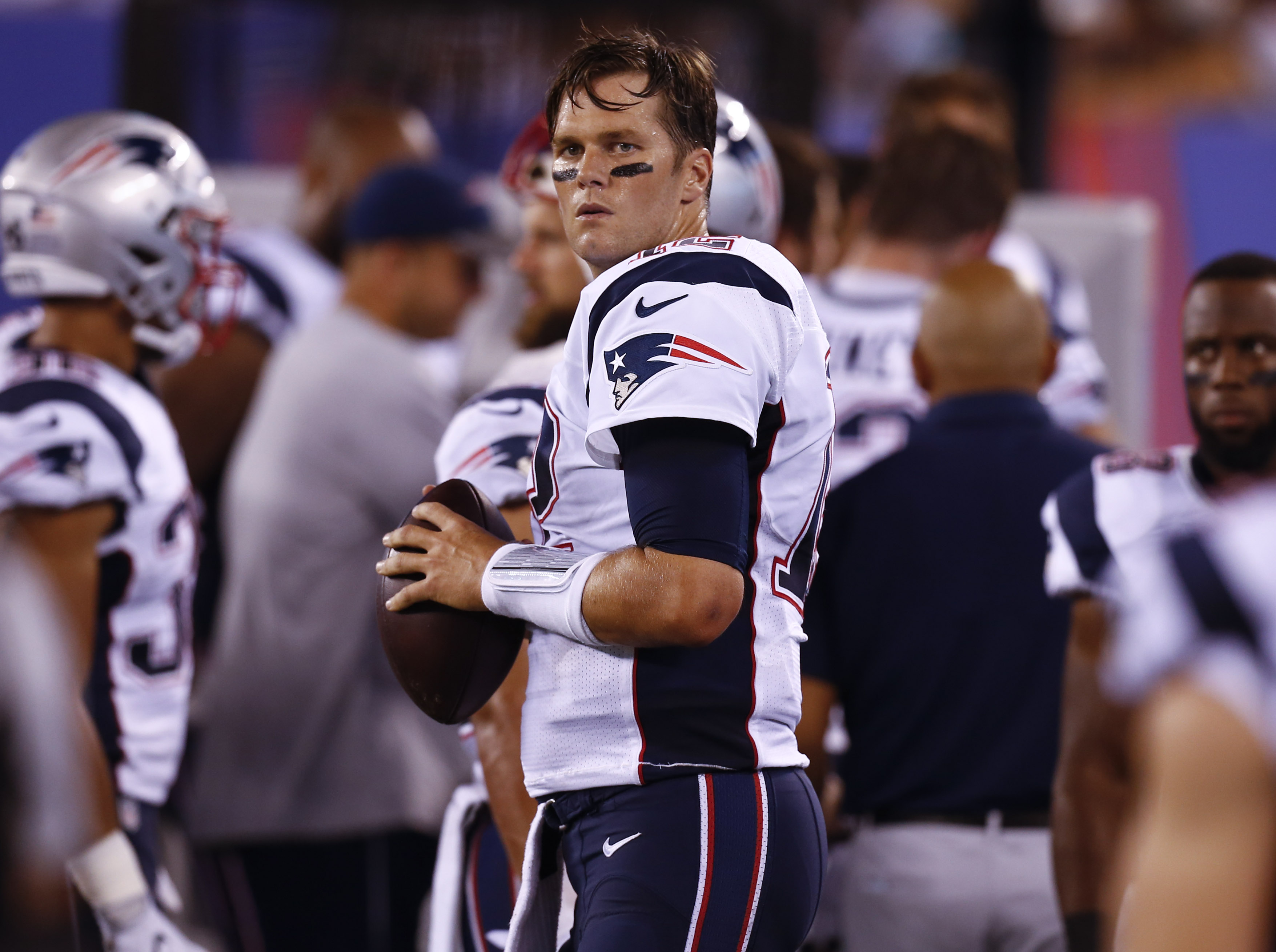 Tom Brady throws out Red Sox first pitch wearing Super Bowl jersey (video)  - Sports Illustrated